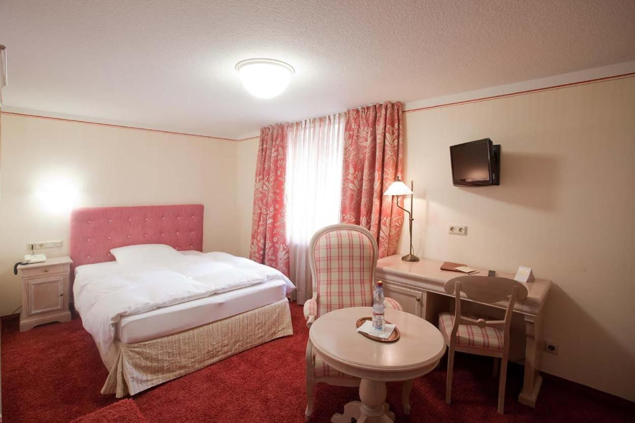 Hotel Karpfen Эбербах Экстерьер фото