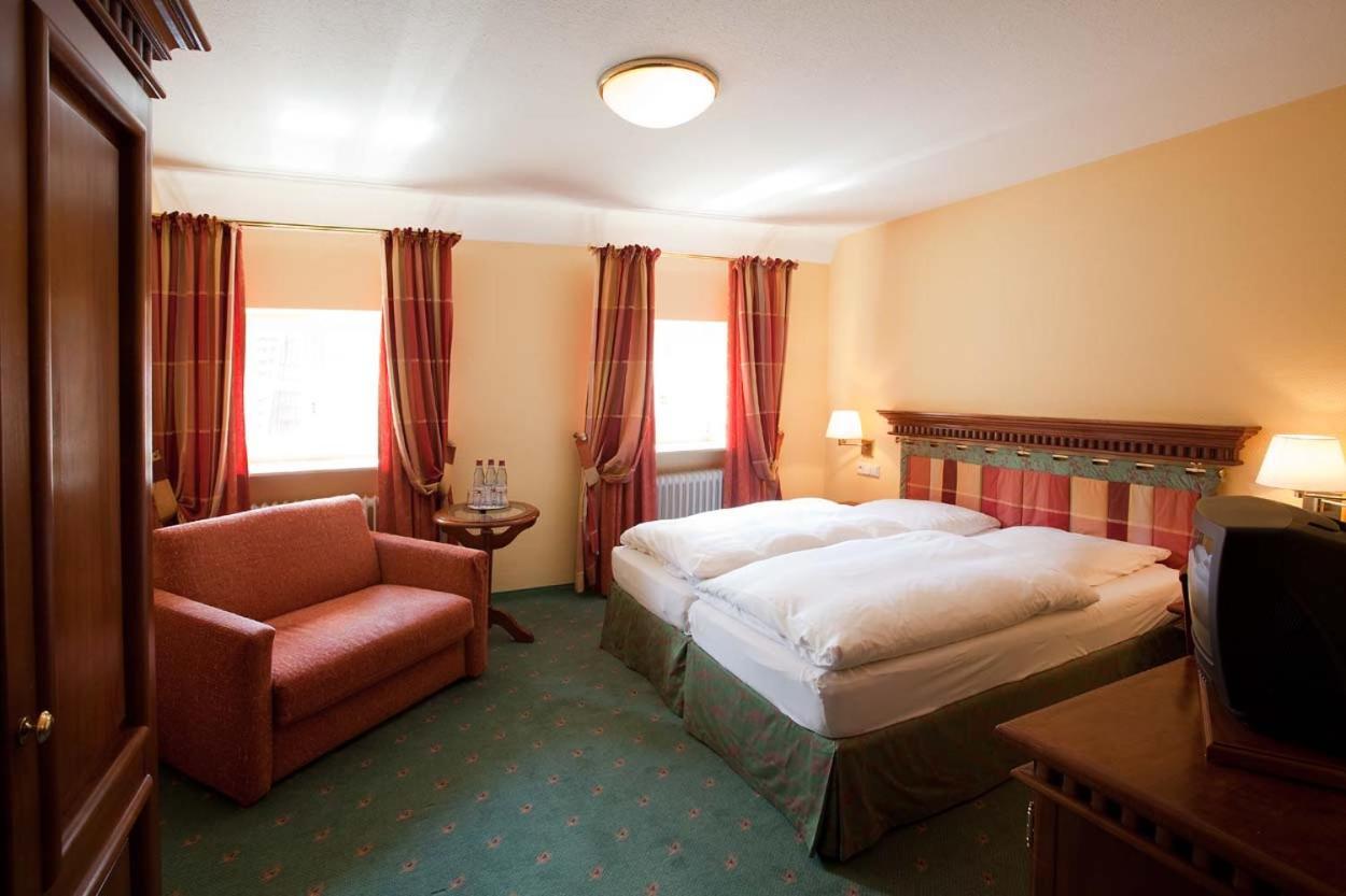 Hotel Karpfen Эбербах Экстерьер фото